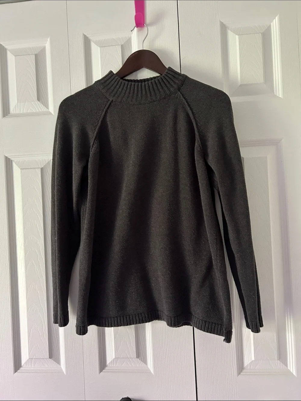 JEANNE PIERRE Dark Gray Ribbed Neck Knit Sweater